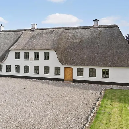 Six-bedroom In Holiday home *