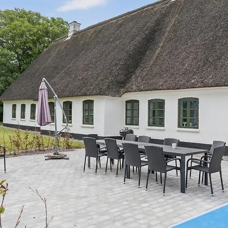 Dom wakacyjny Six-bedroom In Haderslev