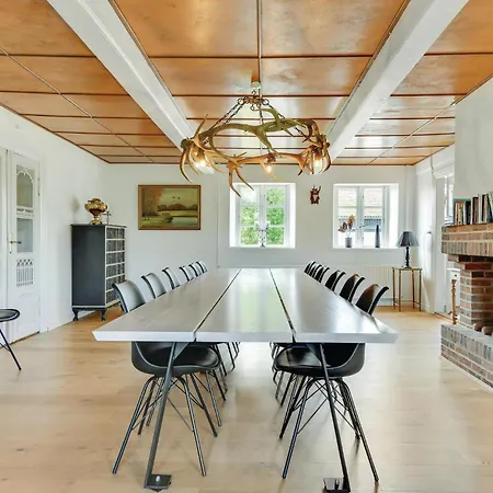 Six-bedroom In Haderslev