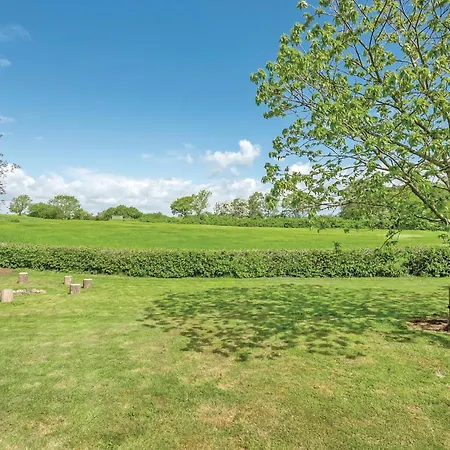 Six-bedroom In Holiday home