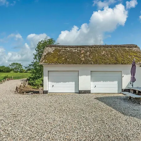 Six-bedroom In Holiday home