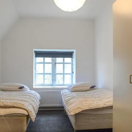 Six-bedroom In Holiday home *