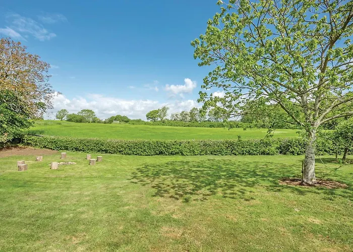 Six-bedroom In Holiday home